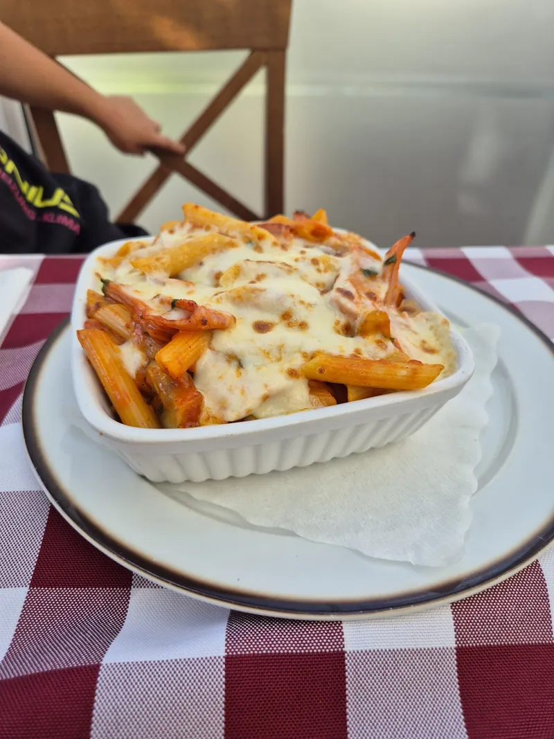 Überbackene Penne al Forno in der Auflaufform